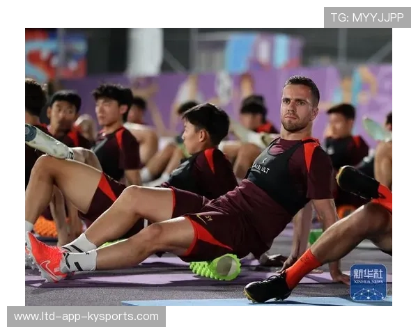 球队革新:某队采用新教练后攻防数据显著改善,新组建的这支足球队训练抓得紧